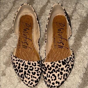 Blowfish Women's Black and Cream Leopard Flats